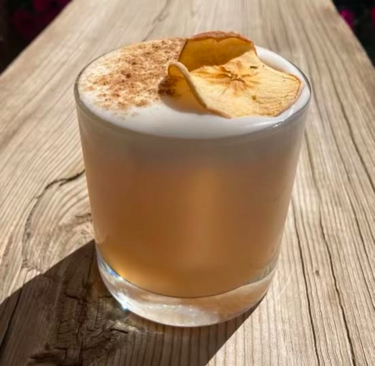 A creamy apple sour dusted with cinnamon and topped with a dried apple chip